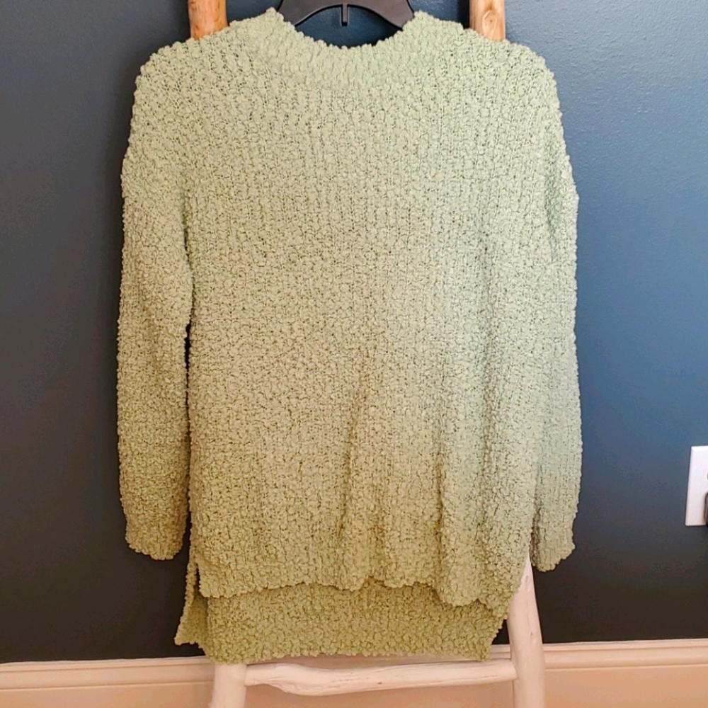 green Listicle popcorn knit pullover sweater.   Medium Soft And Cozy